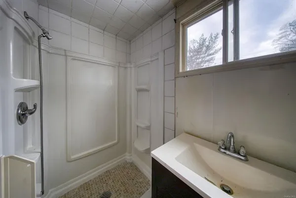 $170,000 | 3 Avenue, Godeffroy, NY 12729