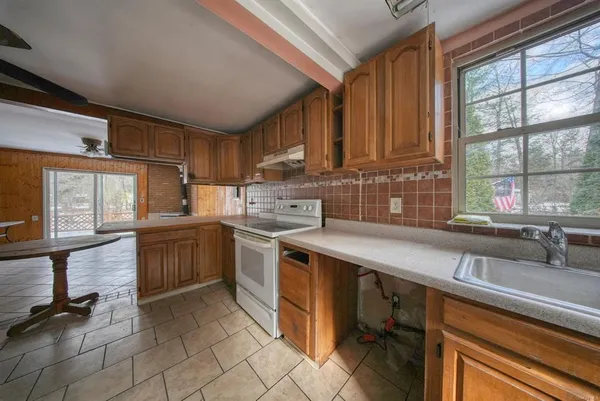 $170,000 | 3 Avenue, Godeffroy, NY 12729