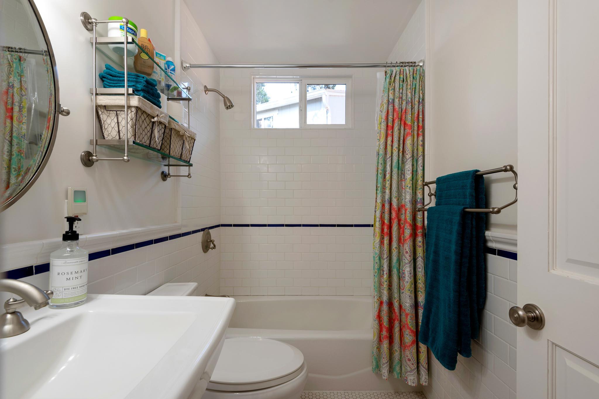 30 Skyline Circle Santa Barbara, CA 93109 - Photo 16 of 27 Bathroom