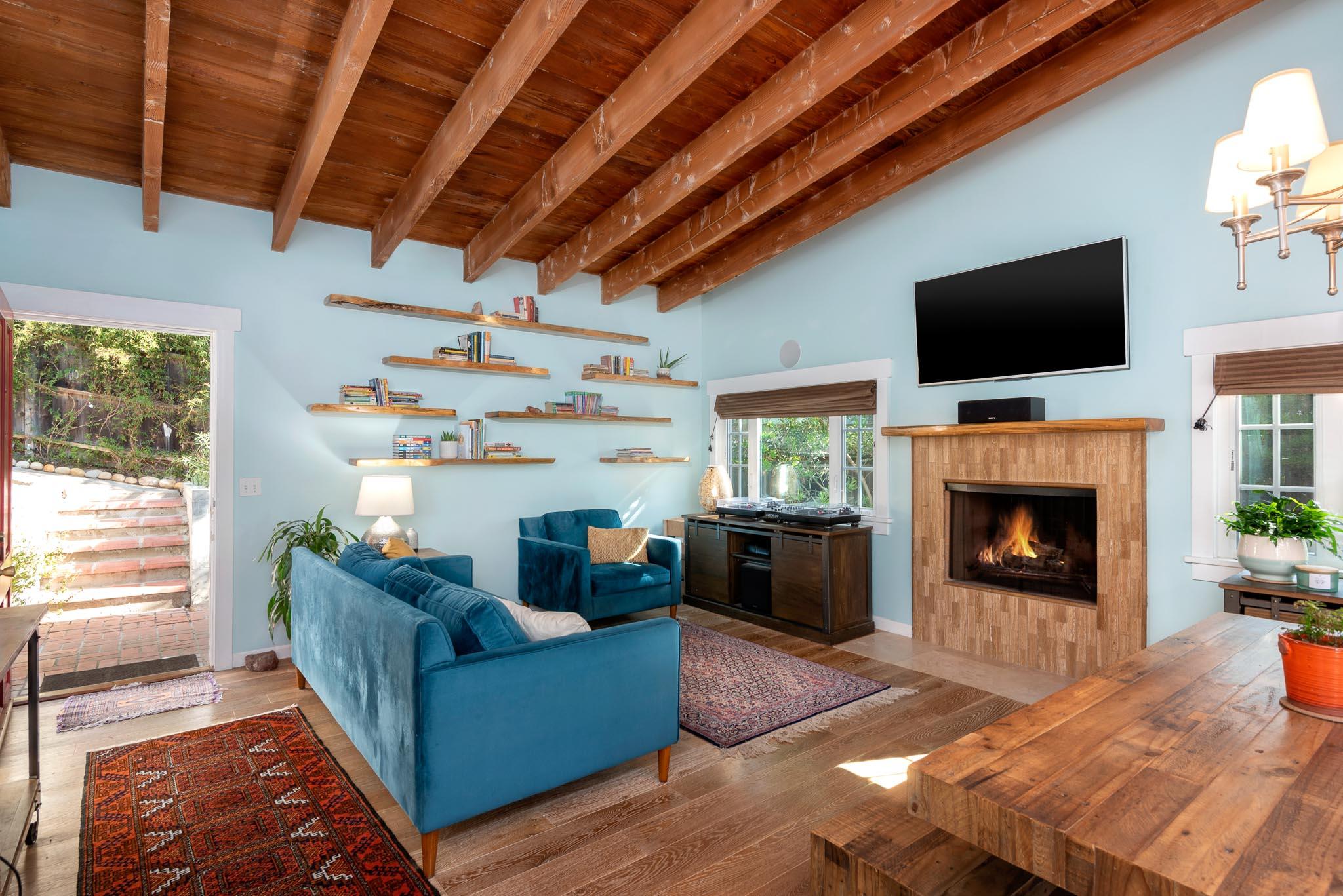 30 Skyline Circle Santa Barbara, CA 93109 - Photo 3 of 27 Living Room