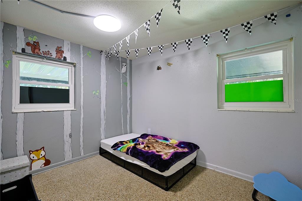 613 Scenic Street Leesburg, FL 34748 - Photo 18 of 38 a living room with furniture and a flat screen tv