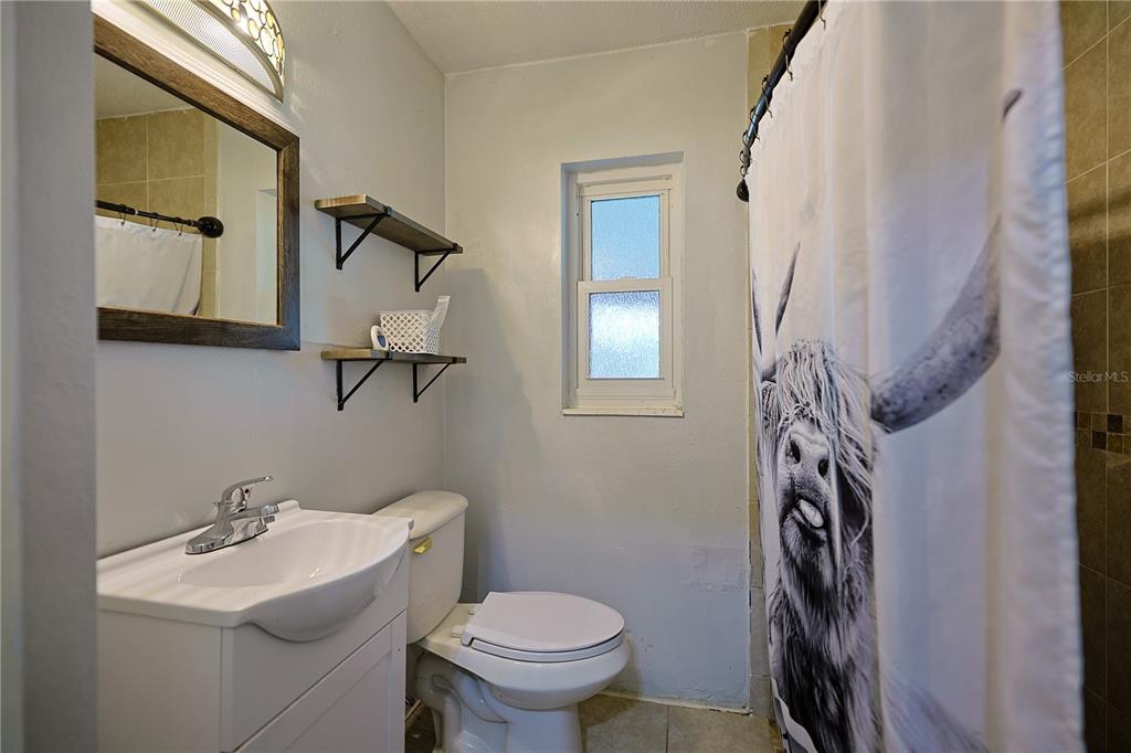 613 Scenic Street Leesburg, FL 34748 - Photo 20 of 38 a bathroom with a sink toilet and mirror