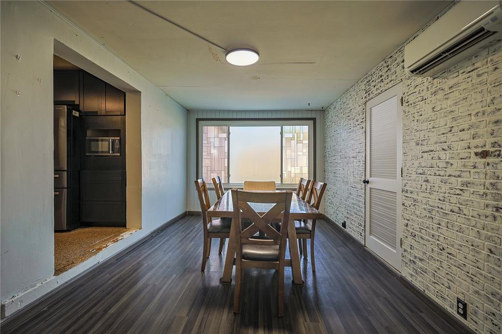 613 Scenic Street Leesburg, FL 34748 - Photo 4 of 38 a view of a dining room with furniture and wooden floor