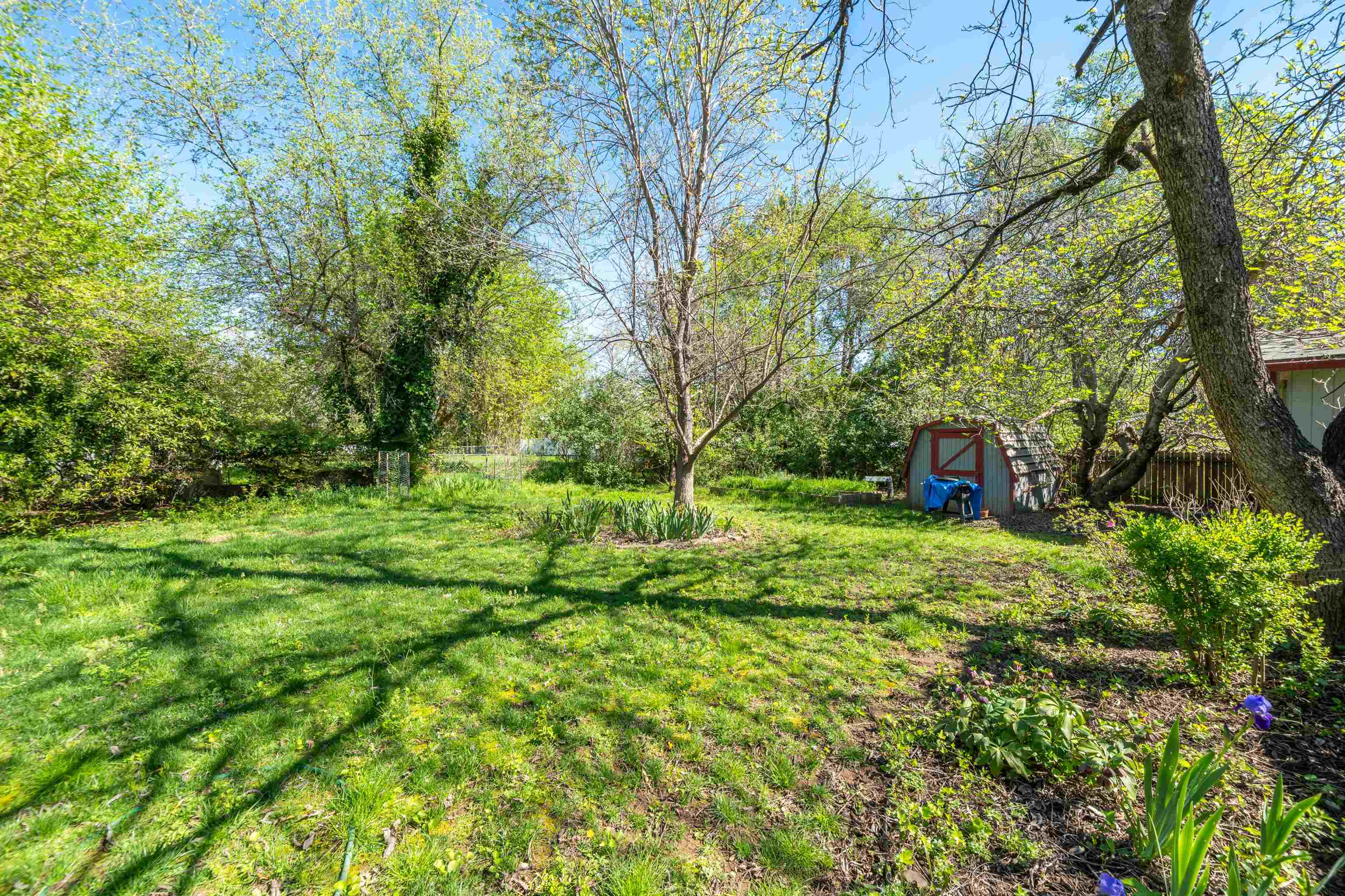 3081 Henderson Road Redding, CA 96002 - Photo 26 of 38