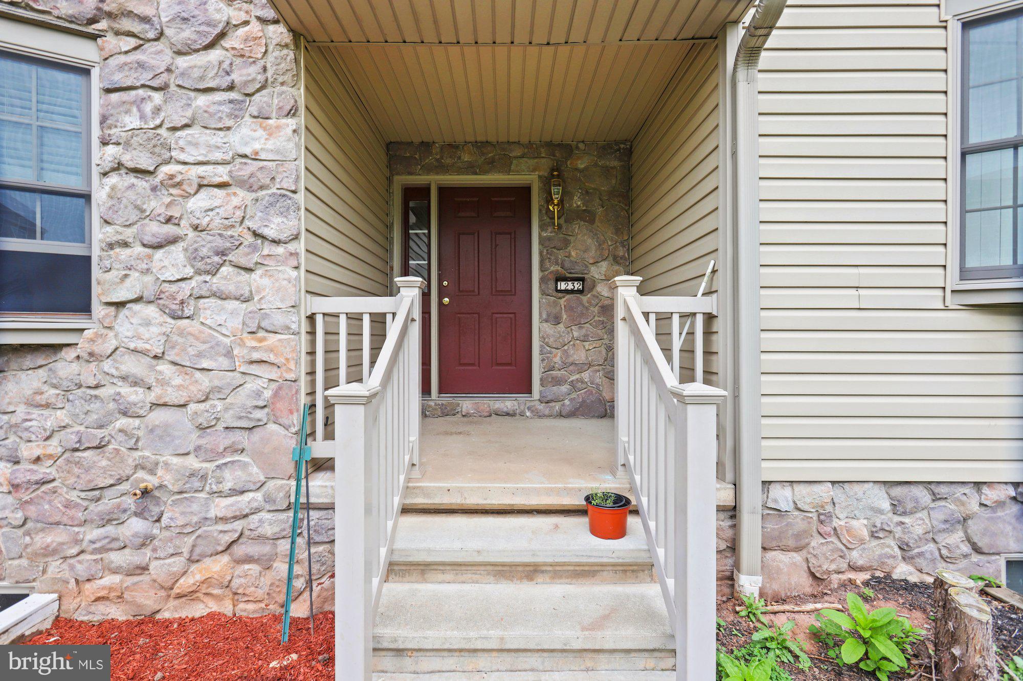 1232 Overlook Road Middletown, PA 17057 - Photo 2 of 26 Front View Outside Entrance