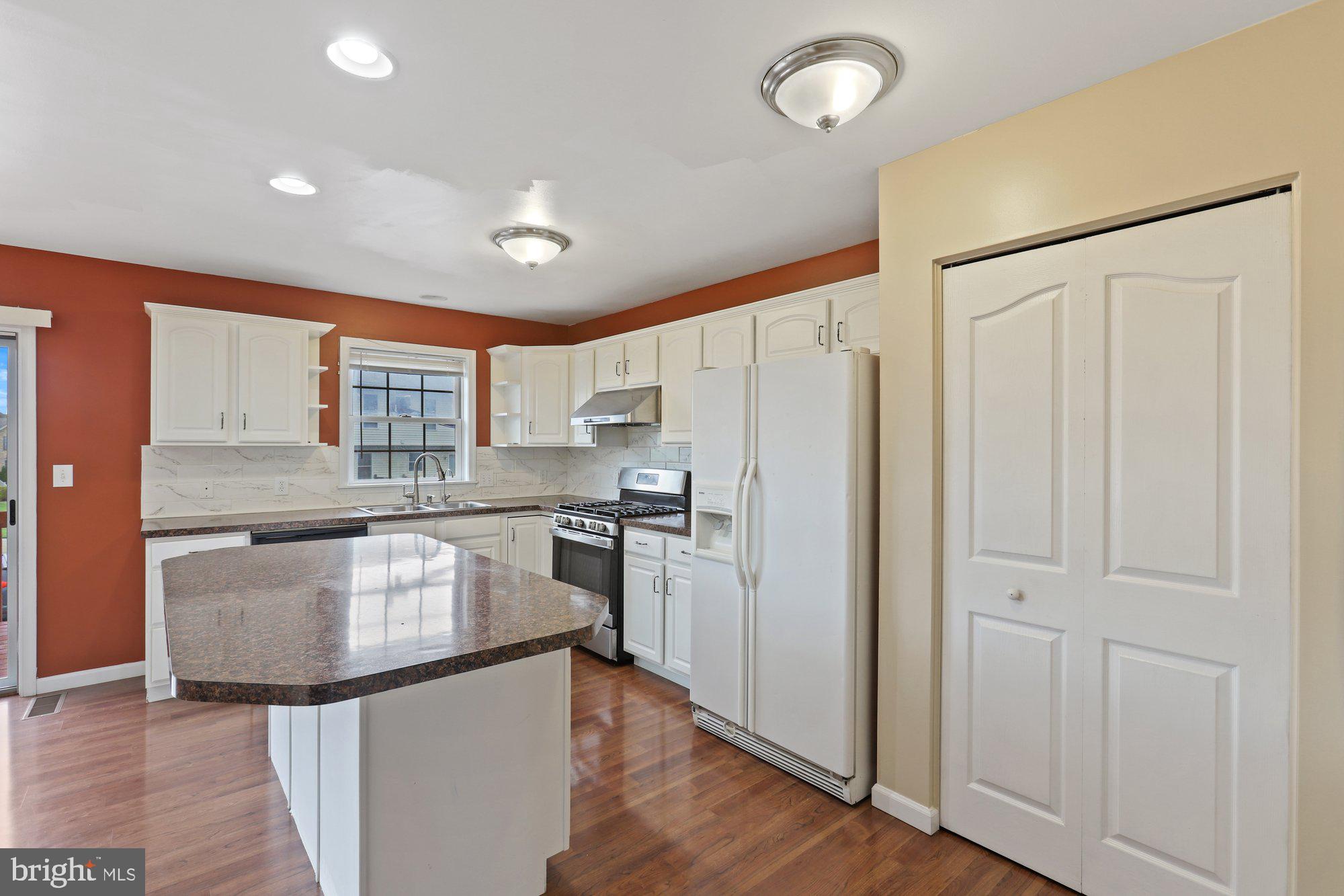 1232 Overlook Road Middletown, PA 17057 - Photo 5 of 26 Family Room View of Kitchen
