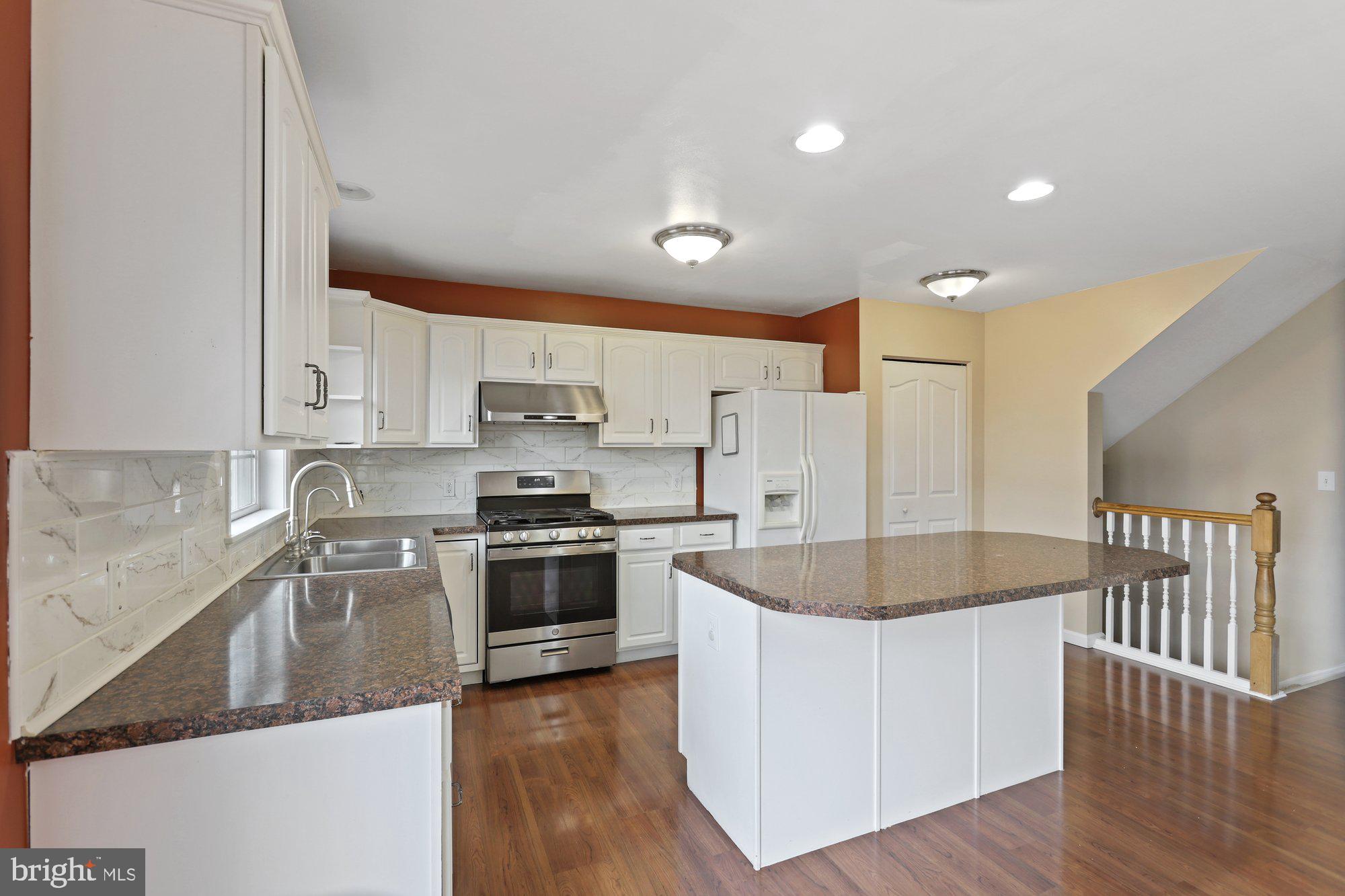 1232 Overlook Road Middletown, PA 17057 - Photo 7 of 26 Dining Area View of Counter / Cabinet Space