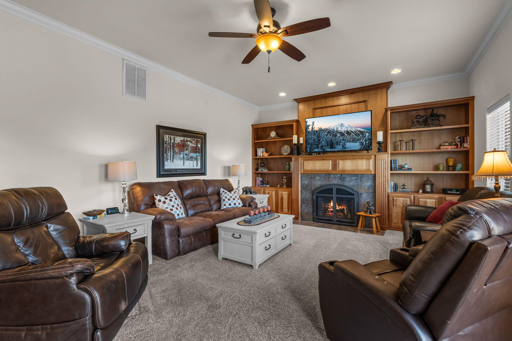 505 Southeast Rancho Lane Madras, OR 97741 - Photo 15 of 72 Family room/Great room