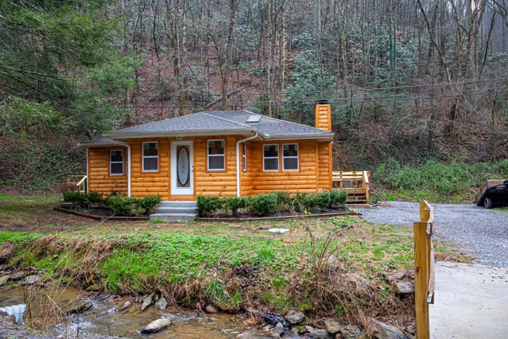 460 King Branch Road Sevierville, TN 37876 - Photo 3 of 29 20210316-3Y0A2526-HDR