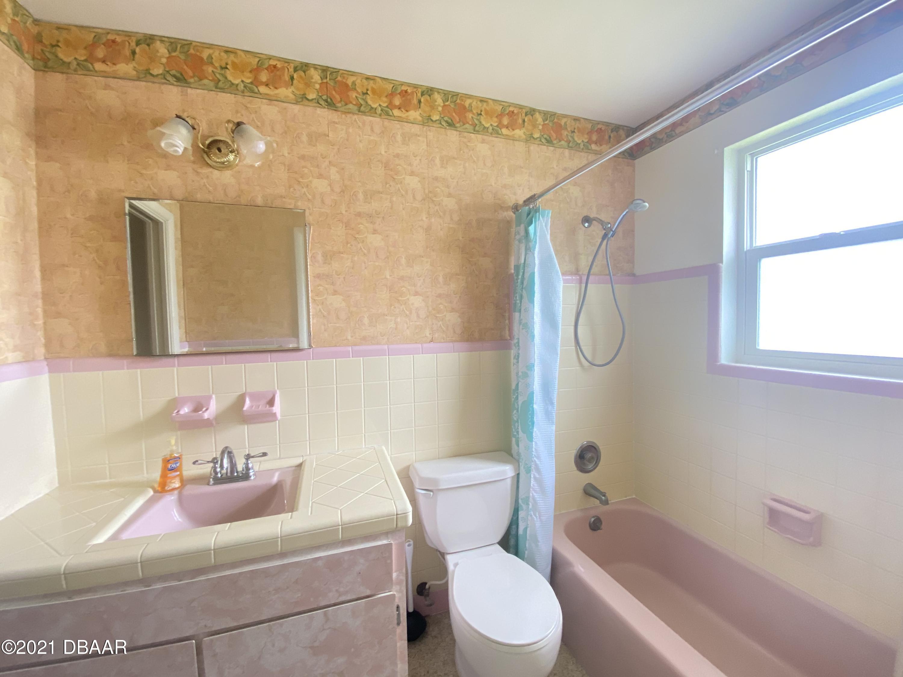 16 Silk Oaks Drive Ormond Beach, FL 32176 - Photo 25 of 37 a bathroom with a sink a toilet and shower