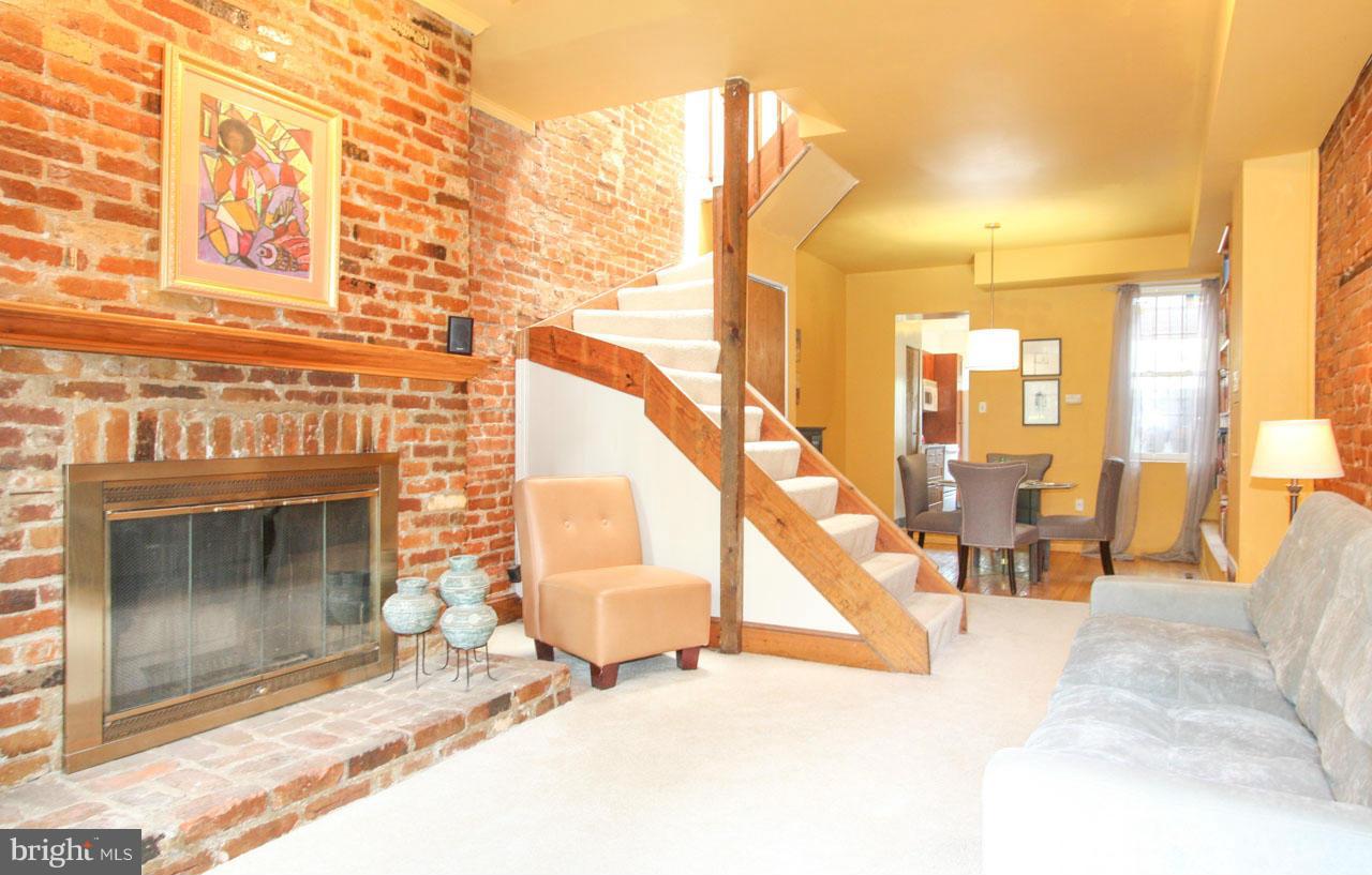 1622 D Street Southeast Washington, DC 20003 - Photo 2 of 12 Living Room