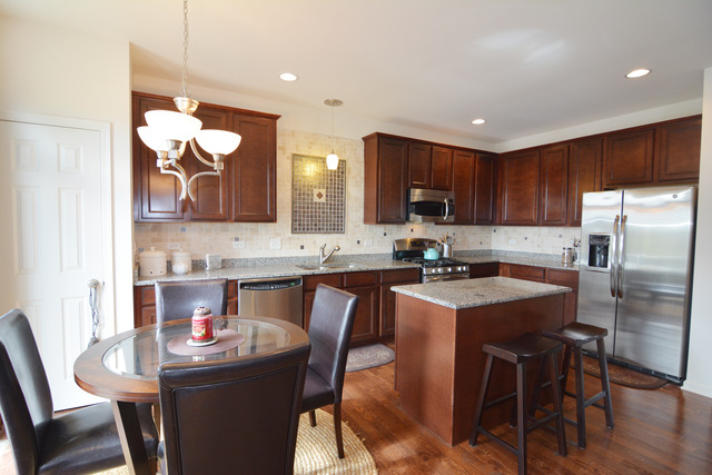 1005 Alberta Road Elgin, IL 60124 - Photo 7 of 19