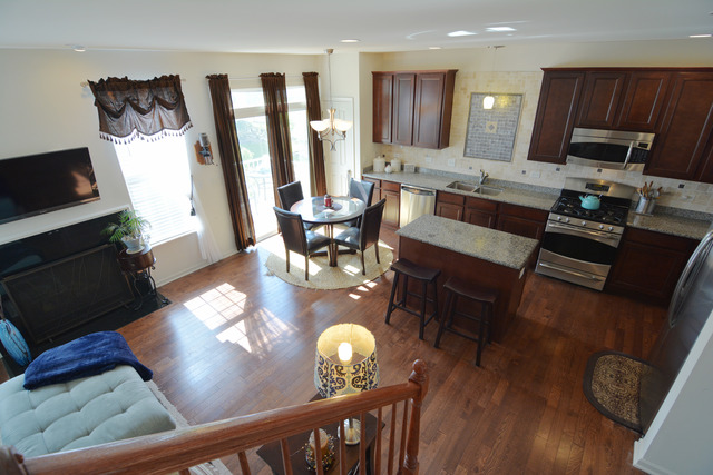 1005 Alberta Road Elgin, IL 60124 - Photo 8 of 19