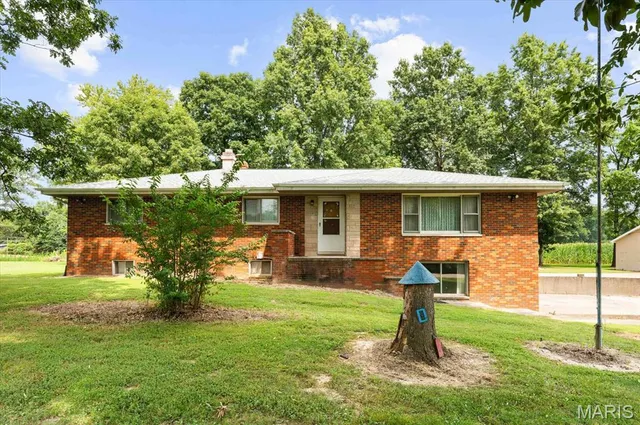 $360,000 | 8345 Highway 143, Edwardsville, IL 62025