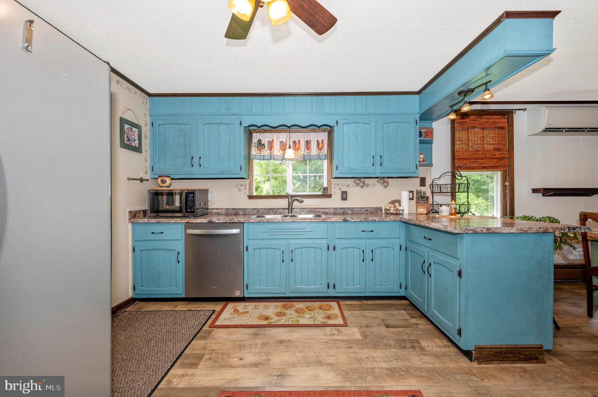17315 Naylor Road Sabillasville, MD 21780 - Photo 23 of 78 Lots of cabinet space