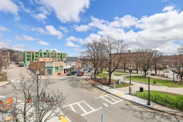 $2,300 | 734 South Street, Unit 1, Boston, MA 02131