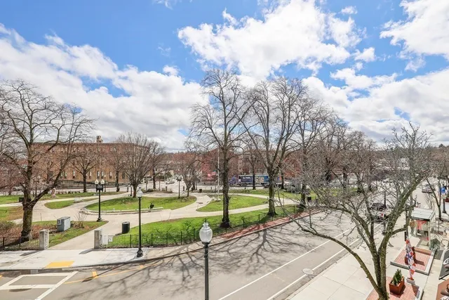 $2,300 | 734 South Street, Unit 1, Boston, MA 02131