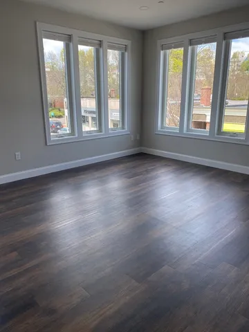 $2,300 | 734 South Street, Unit 1, Boston, MA 02131