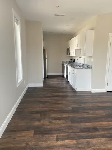 $2,300 | 734 South Street, Unit 1, Boston, MA 02131