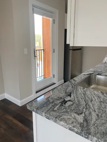 $2,300 | 734 South Street, Unit 1, Boston, MA 02131