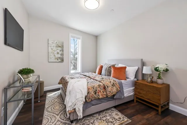 $2,300 | 734 South Street, Unit 1, Boston, MA 02131