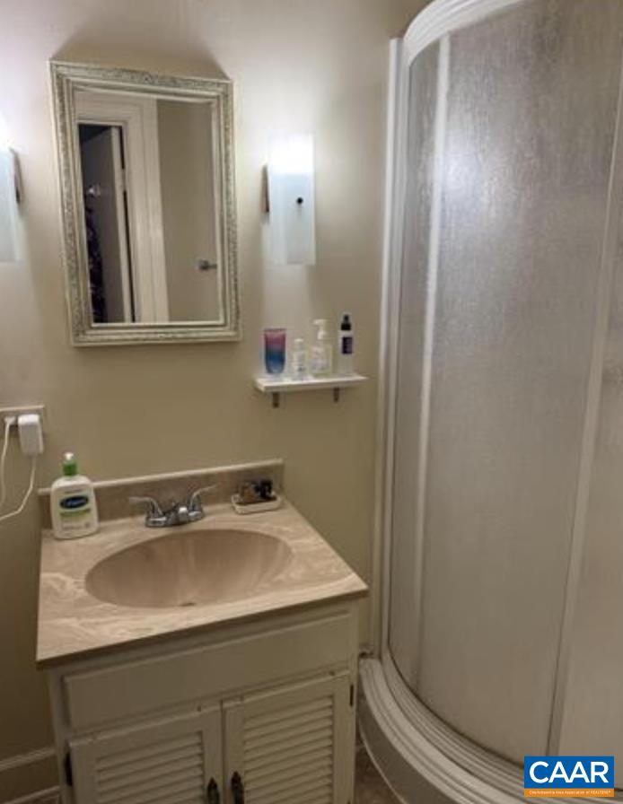 140 Valley Road Charlottesville, VA 22903 - Photo 15 of 17 Primary bath
