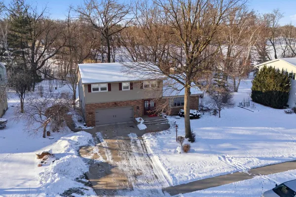 $499,000 | 816 Woodview Drive, Sun Prairie, WI 53590