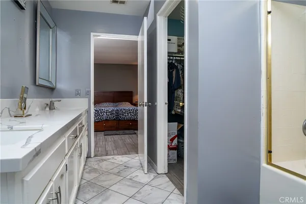 a en suite bathroom with a sink and a mirror