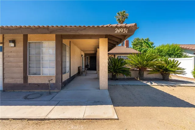 a view of a backyard of the house