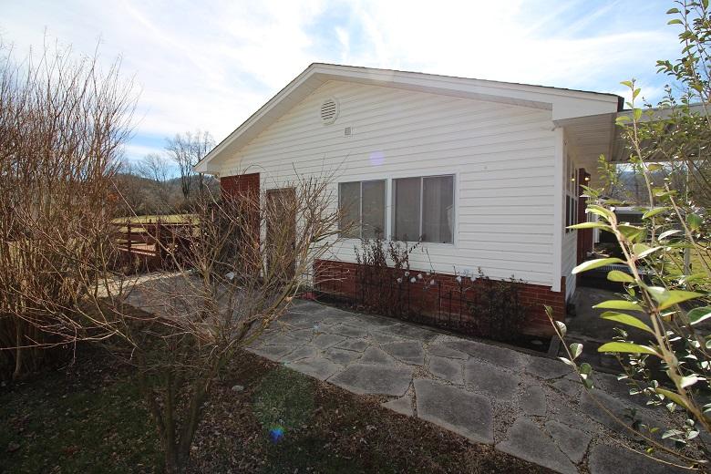 212 Old Bridge Road Townsend, TN 37882 - Photo 3 of 16 IMG_2091