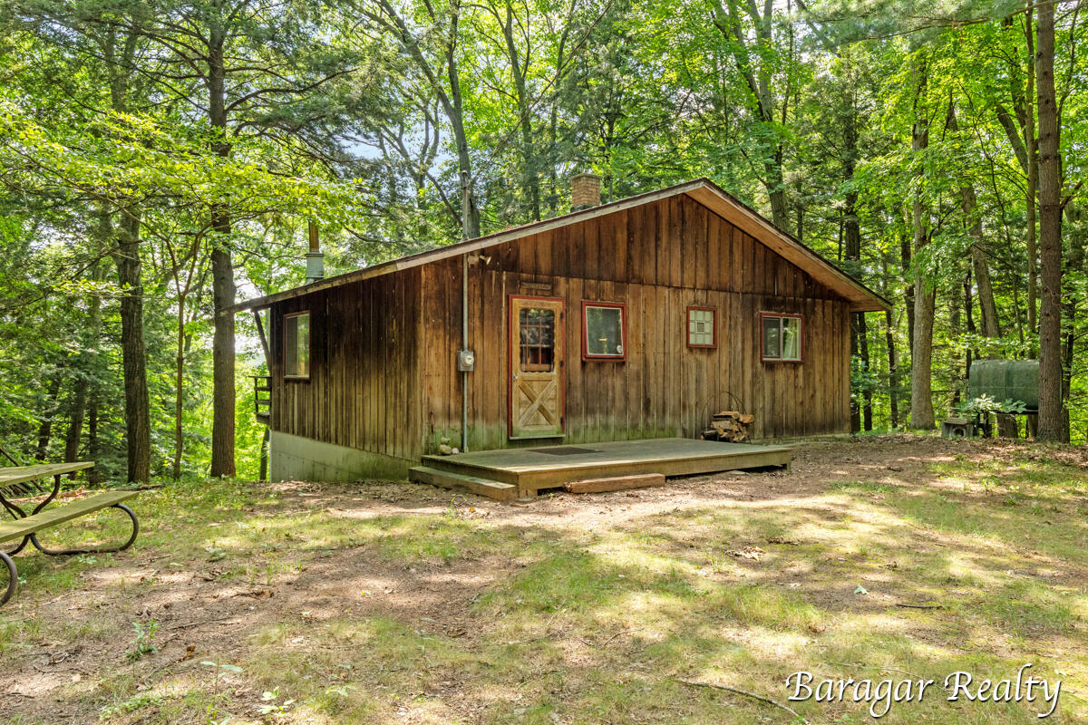1540 West Ridge Road Newaygo, MI 49337 - Photo 1 of 33 IMG_1001 (5)