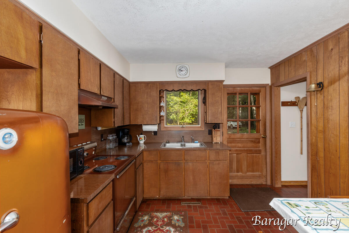 1540 West Ridge Road Newaygo, MI 49337 - Photo 7 of 33 IMG_1007 (3)