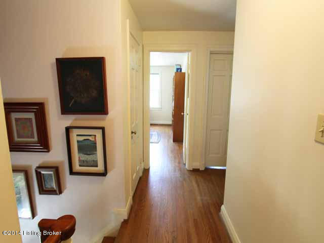 1722 Gresham Road Louisville, KY 40205 - Photo 20 of 40 21 Upstairs Hall