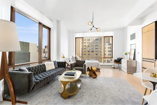 $1,175,000 | 215 East 19th Street, Unit 2G | Gramercy
