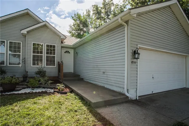 $235,000 | 8531 Vassar Avenue, Raytown, MO 64138