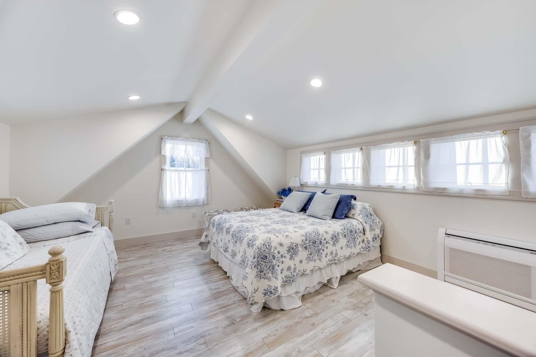 10 Bank Street Wellfleet, MA 02667 - Photo 33 of 49 039