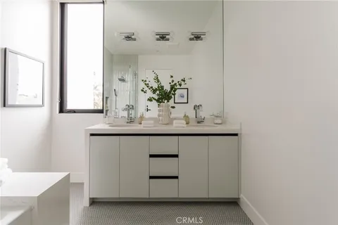 $3,795,000 | 7200 Kentwood Avenue, Los Angeles, CA 90045