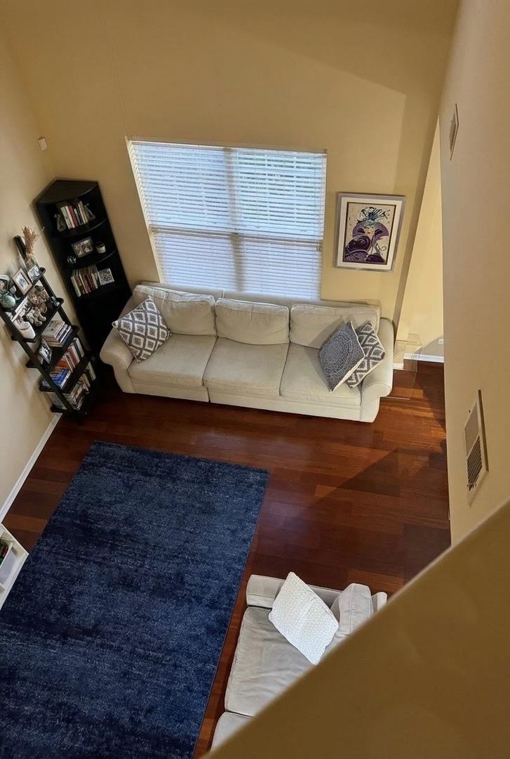 1137 Brent Road Northbrook, IL 60062 - Photo 5 of 25 a living room with furniture