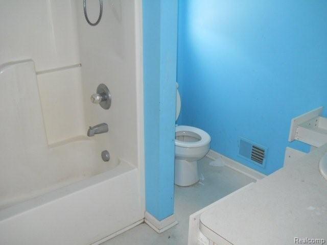 4377 Rohr Road Waterford, MI 48329 - Photo 10 of 13 Bathroom 2