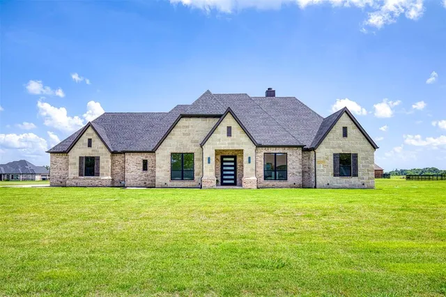 $699,900 | 1355 Canyon Lake Road, Wills Point, TX 75169