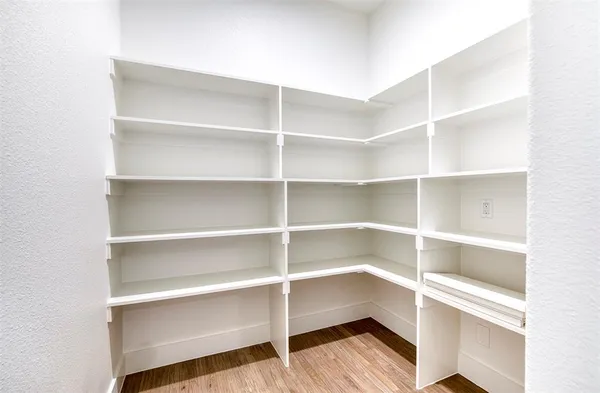 $699,900 | 1355 Canyon Lake Road, Wills Point, TX 75169