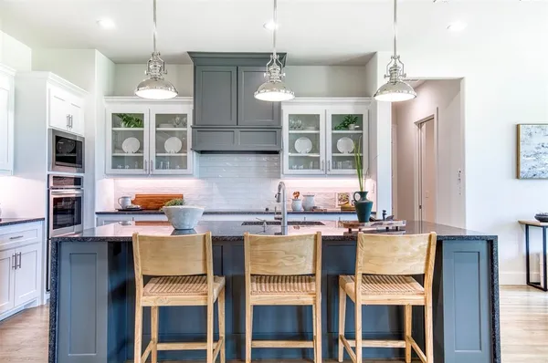 $699,900 | 1355 Canyon Lake Road, Wills Point, TX 75169