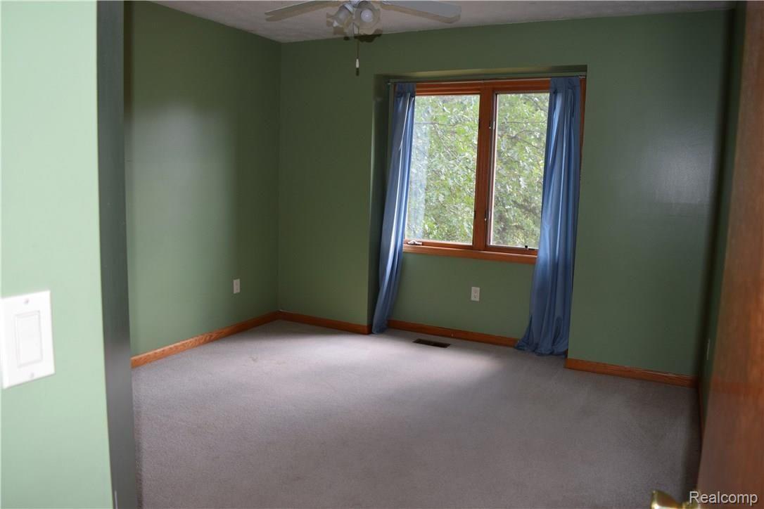 2357 Sunny Ridge Drive Pinckney, MI 48169 - Photo 24 of 33 25.jpg