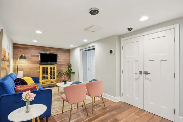 $475,000 | 2928 North Rutherford Avenue, Chicago, IL 60634