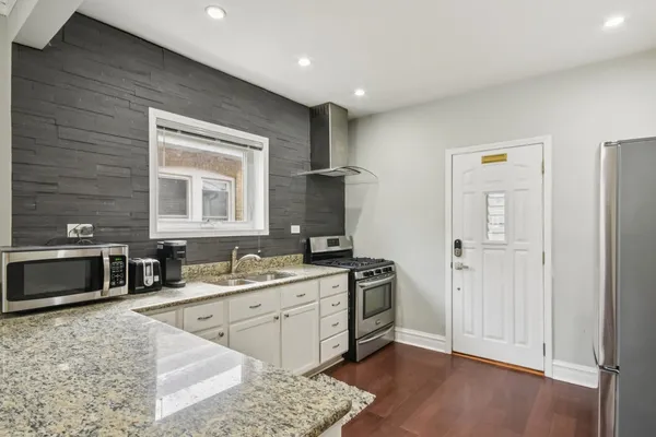 $475,000 | 2928 North Rutherford Avenue, Chicago, IL 60634