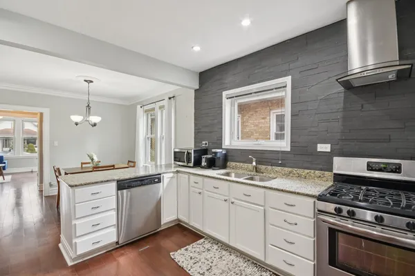 $475,000 | 2928 North Rutherford Avenue, Chicago, IL 60634