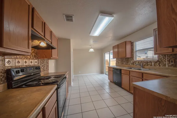 $1,895 | 518 Reba, Converse, TX 78109