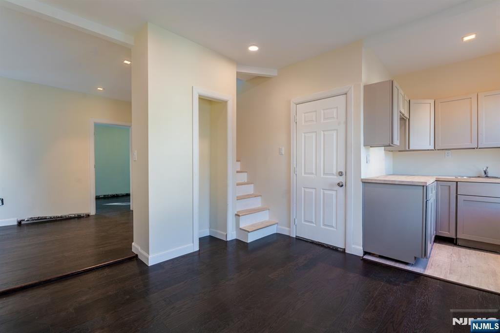 446 East 24th Street Paterson, NJ 07514 - Photo 4 of 17