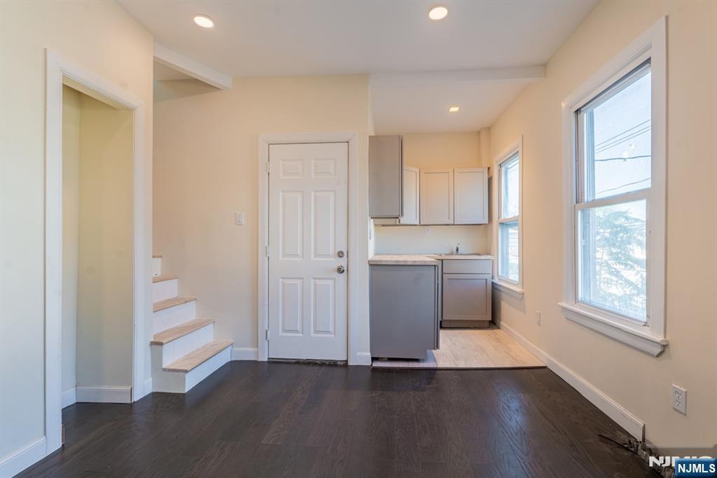 446 East 24th Street Paterson, NJ 07514 - Photo 5 of 17