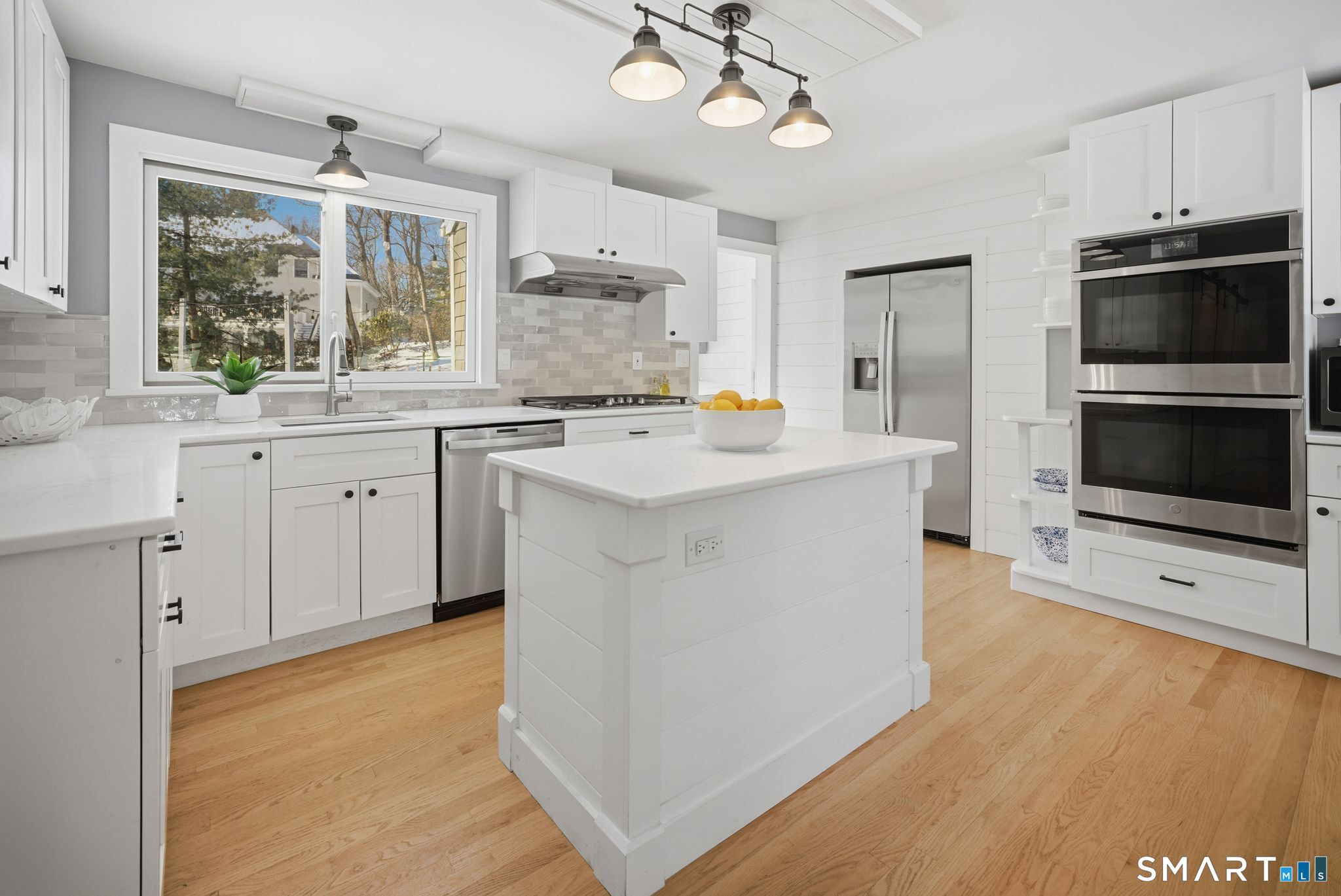 341 Crestwood Road Fairfield, CT 06824 - Photo 6 of 32